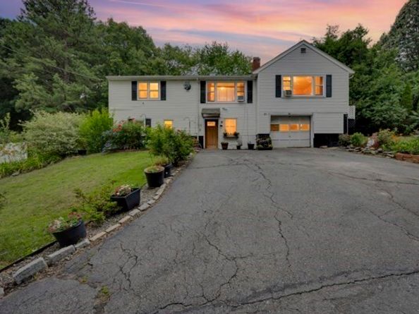 21 N Steele St, Worcester MA 01607