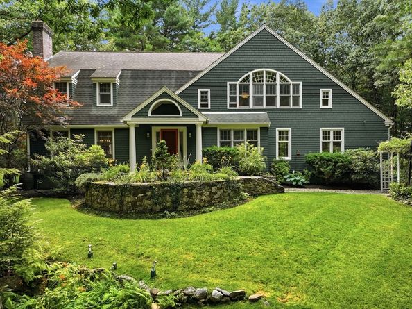 18 Village Green Ln, Holden MA 01520