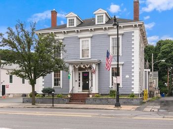 98 Main St
