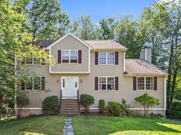 4 Commonwealth Ave, Auburn MA 01501