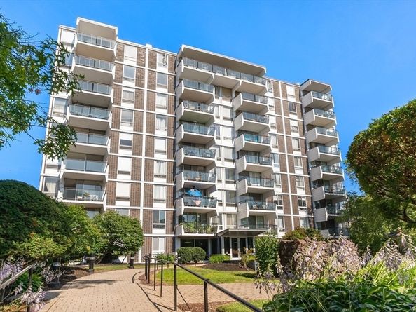 60 Babcock St 53, Brookline MA 02446