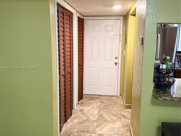 191 Lakeview Drive 103, Weston FL 33326