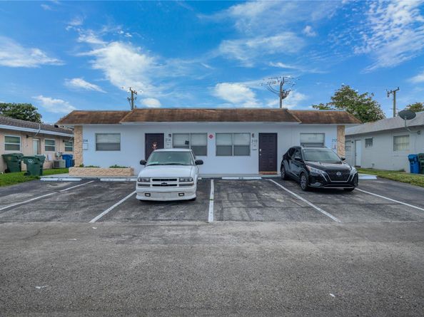 210 -216 NE 40th St, Oakland Park FL 33334