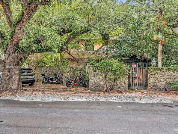 3041 Oak Avenue, Miami FL 33133