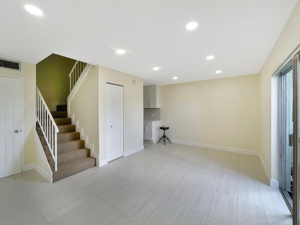 8921 NW 28th Drive B, Coral Springs FL 33065