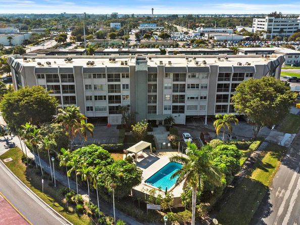 505 Spencer Drive 208, West Palm Beach FL 33409