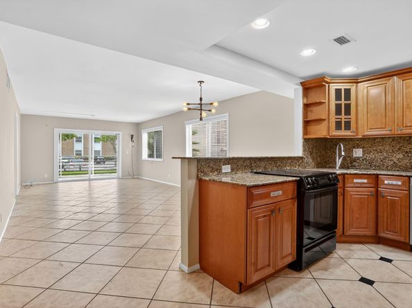 3050 NE 16th Avenue 107, Oakland Park FL 33334