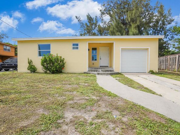 4301 Pinewood Avenue, West Palm Beach FL 33407
