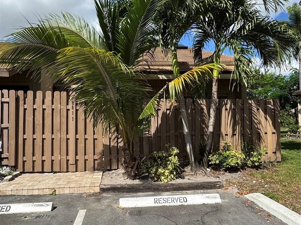 8011 SW 22nd Ct 8011, Davie FL 33324