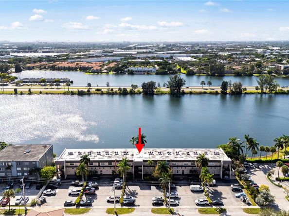 1100 Crystal Lake Dr 209, Deerfield Beach FL 33064