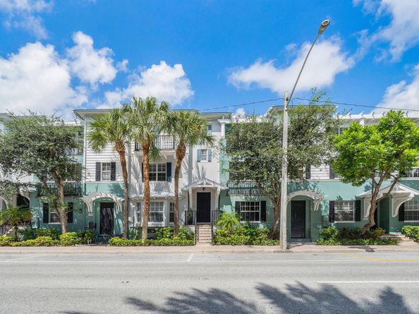 375 E Mallory Circle, Delray Beach FL 33483