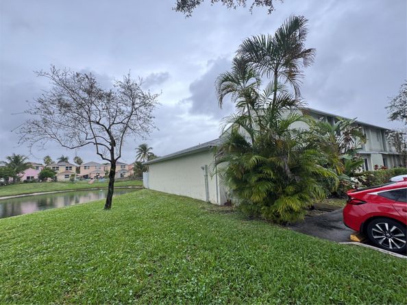 821 Crystal Lake Dr 1101, Deerfield Beach FL 33064