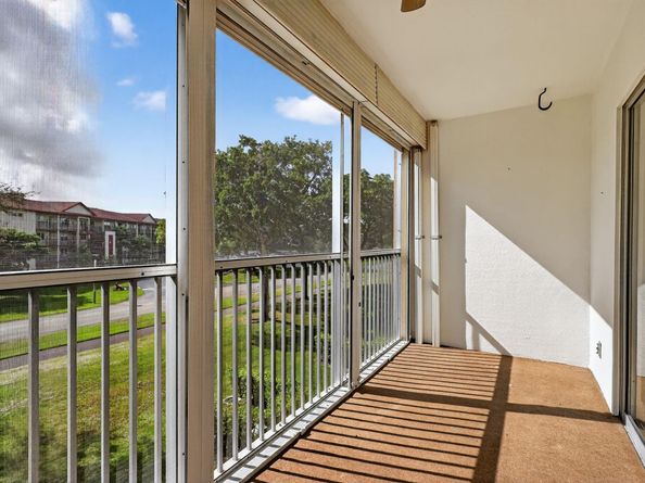 12750 SW 4th Ct 307J, Pembroke Pines FL 33027