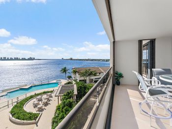100 Lakeshore Drive
