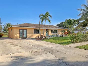 1476 N Mangonia Drive