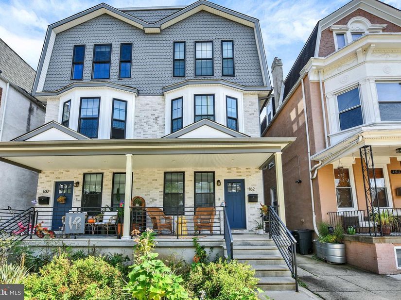 162 W Sharpnack, Philadelphia PA 19119