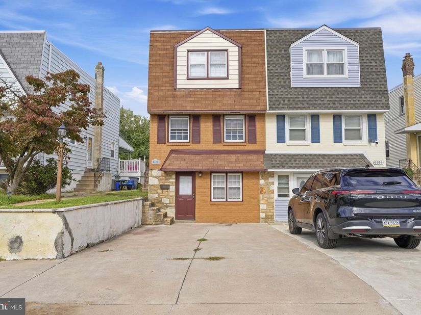 9954 Bridle Road, Philadelphia PA 19115