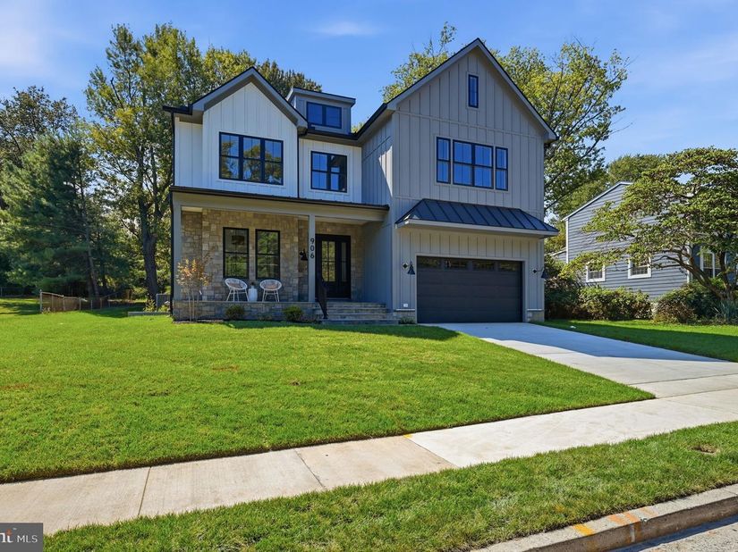 906 Hillcrest Drive SW, Vienna VA 22180