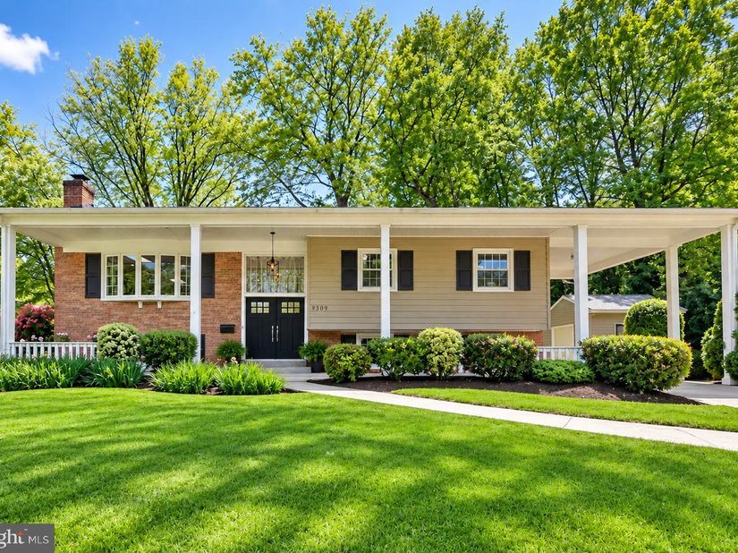 9301 Santayana Drive, Fairfax VA 22031