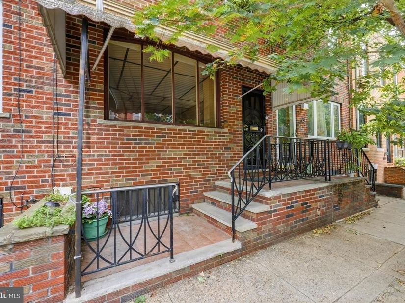 1525 S Juniper Street, Philadelphia PA 19147