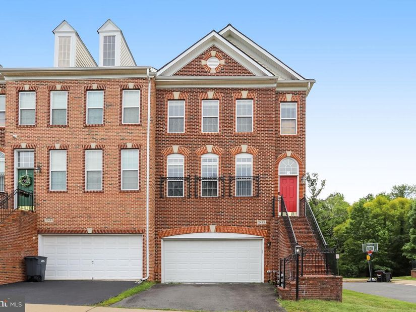 2463 Silk Court, Herndon VA 20171