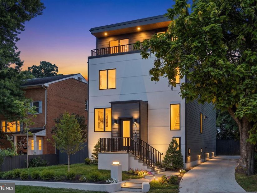818 N Edgewood Street, Arlington VA 22201