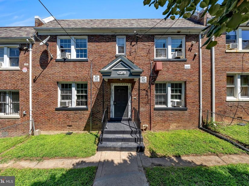 1614 R Street SE, Washington DC 20020