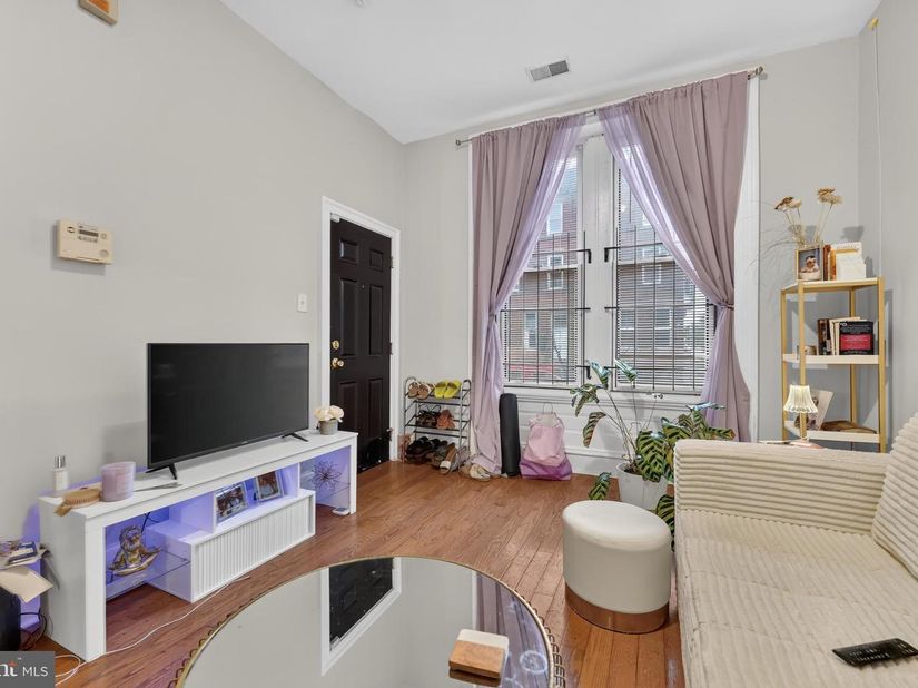 1900 W Diamond Street, Philadelphia PA 19121