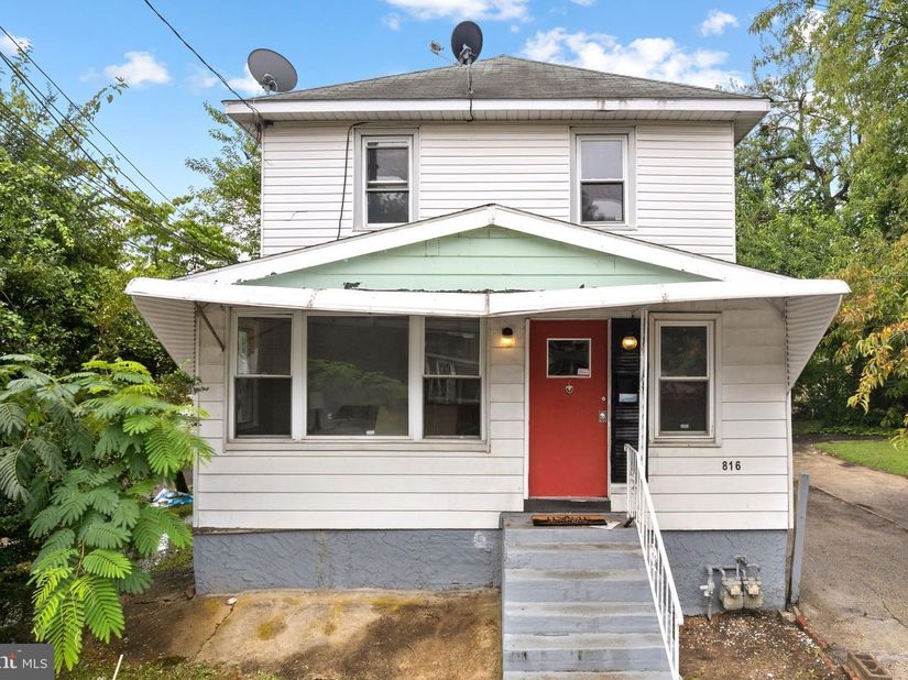 816 Greenhill Road, Sharon Hill PA 19079
