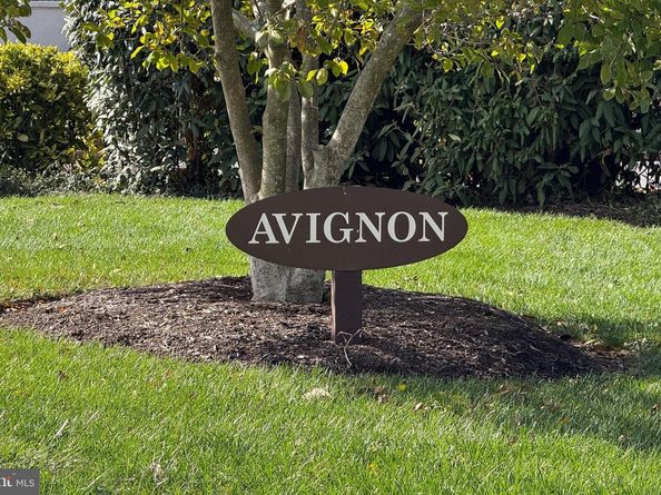 9 Avignon 9, Devon PA 19333