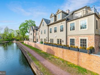 18 W Mechanic Street