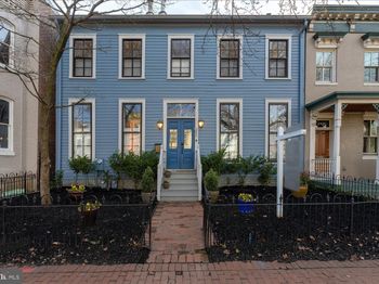 203 9TH Street SE