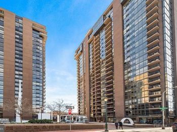 241 S 6TH Street