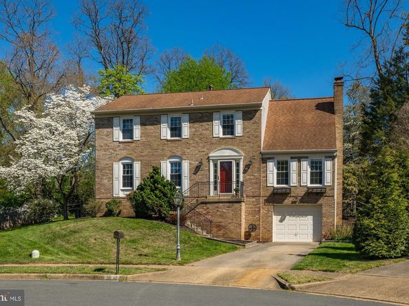 1910 Grand Court, Vienna VA 22182