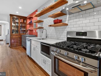 4004 8TH Street NE