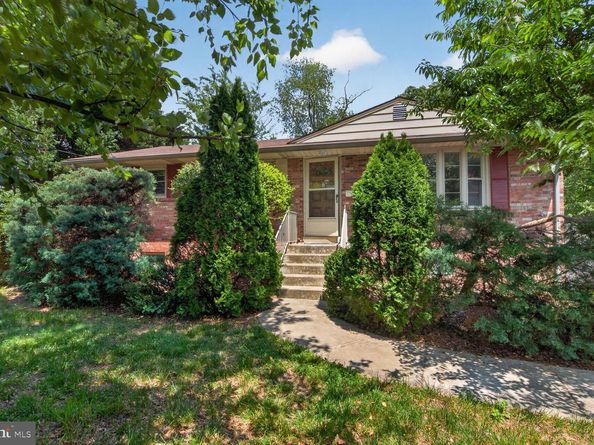 812 Grant Street, Herndon VA 20170