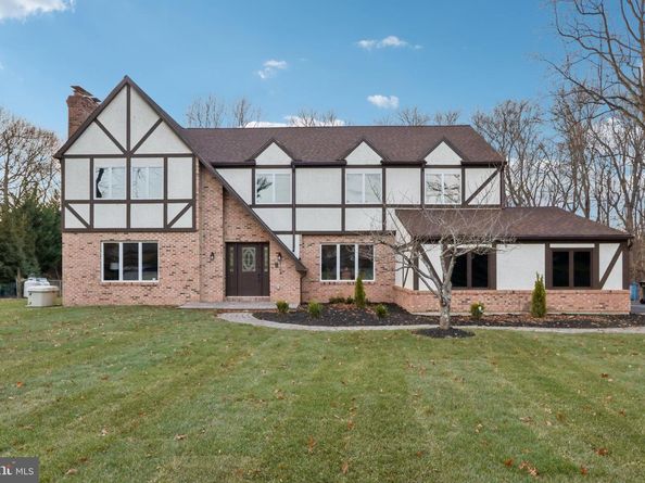 923 Hunt Drive, Yardley PA 19067