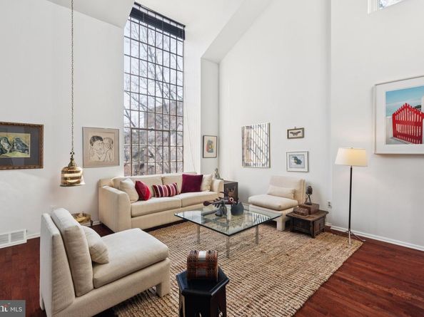 36 Saint James Court, Philadelphia PA 19106