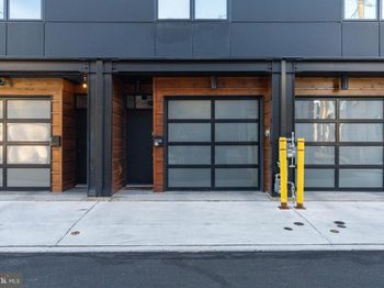 2526 E Albert Street