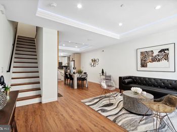 1805 E Oakdale Street