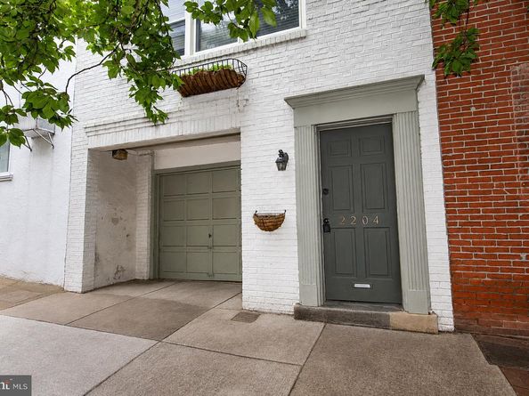 2204 Manning Street, Philadelphia PA 19103