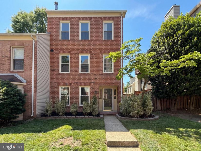 7579 Chrisland Cove, Falls Church VA 22042