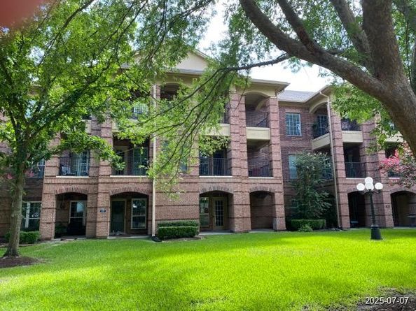 2815 Kings Crossing Drive 104, Houston TX 77345