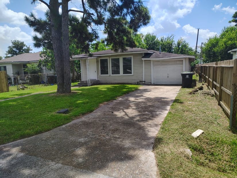 242 Bolden Street, Houston TX 77029