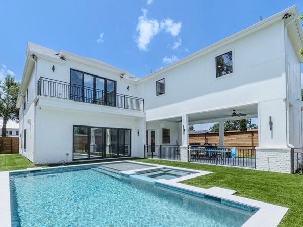 974 W 43rd Street, Houston TX 77018