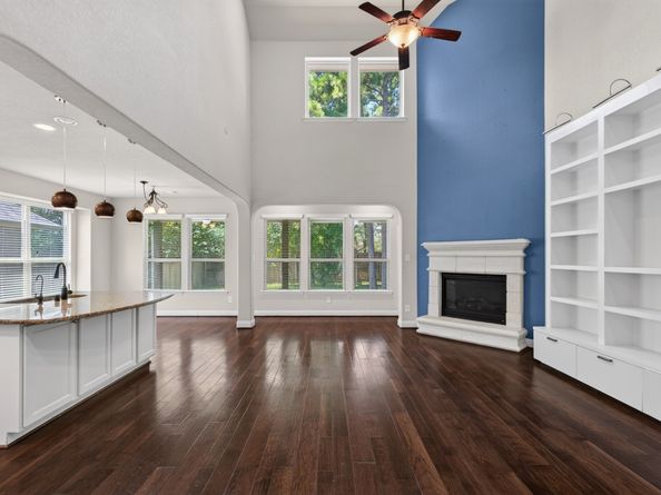 31 Whispering Thicket Place, The Woodlands TX 77375