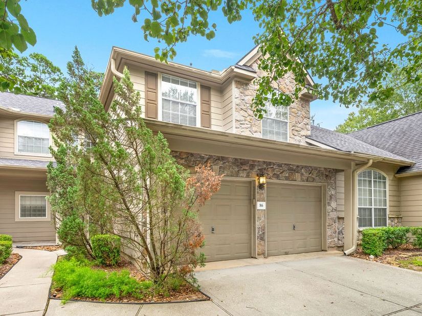 86 N Valley Oaks Circle, The Woodlands TX 77382