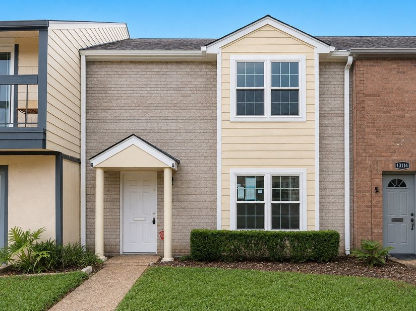 10318 Briar Forest Drive 28/4, Houston TX 77042
