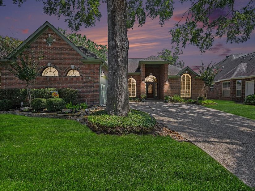11614 Vailrun Drive, Houston TX 77070