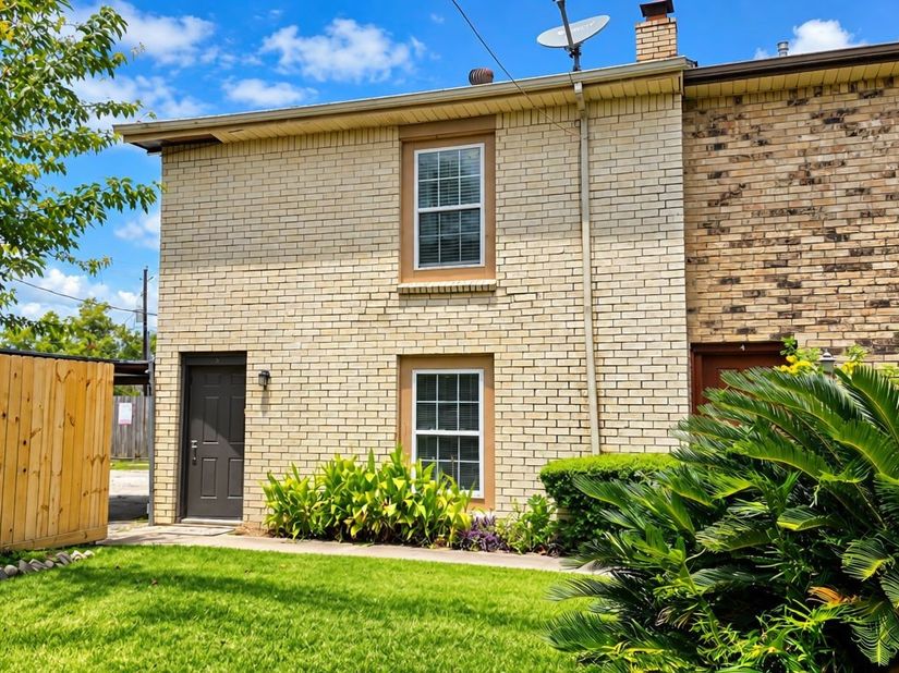 1403 Blalock Road 5, Houston TX 77055